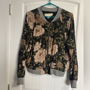 EUC. Size Medium. Saltwater Luxe women’s floral bomber zip up jacket.